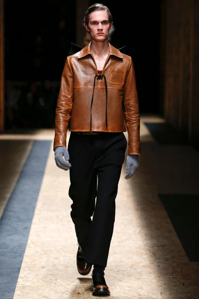 Look 12
